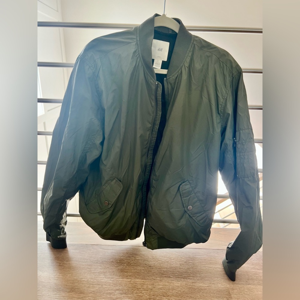 H&M Military green men’s bomber jacket size large